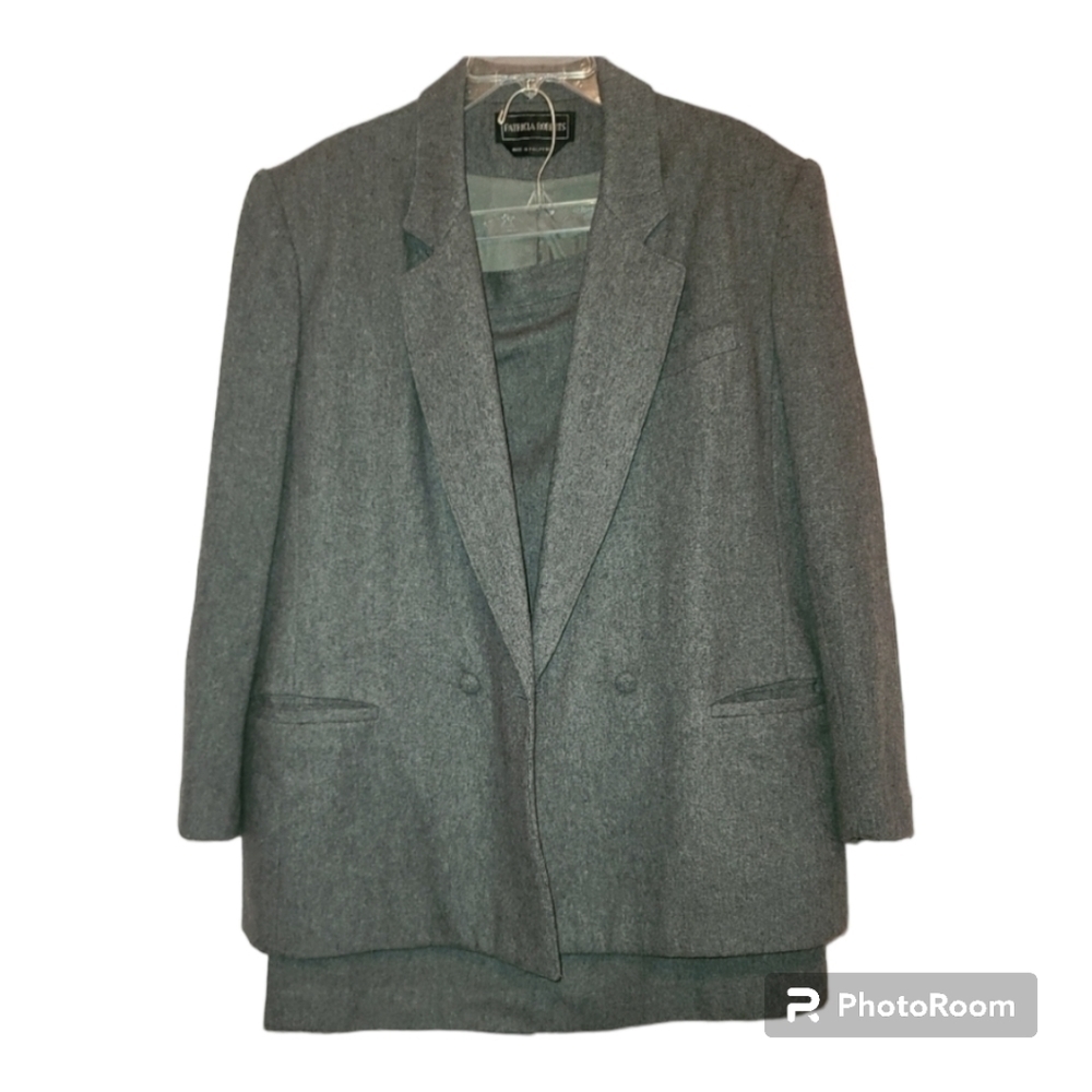 𝅺WOOL suit by Parricia Roberts